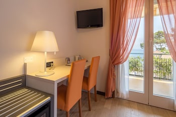 Standard Room, 1 Queen Bed, Terrace, Sea View