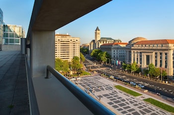 Room, 1 King Bed (Pennsylvania Avenue View)