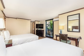 Studio Pool/City View Deluxe Full Kitchen