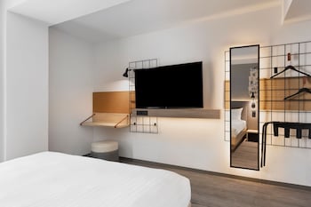 Room, 1 Queen Bed, Balcony