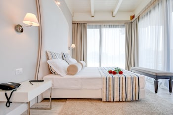 Suite, Jetted Tub, Lake View