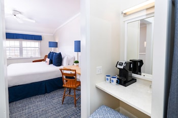 Room, 1 King Bed (Straits View/Lodge King, Dog Friendly)