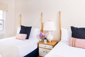 Room, 2 Double Beds (Lakeside Garden Double Main Lodge)