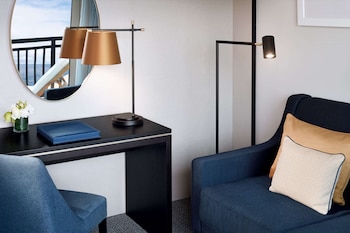 Suite, 1 Queen Bed (Lifestyle)
