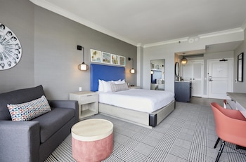 Room, 1 King Bed (Huntington Tower) Floors 1 - 5