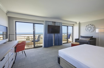 Room, 1 King Bed, Oceanfront (Huntington Tower)