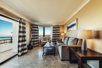 Suite, 1 King Bed, Oceanfront (Huntington Tower)