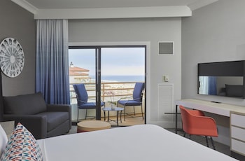 Room, 2 Queen Beds, Partial Ocean View (Huntington Tower)