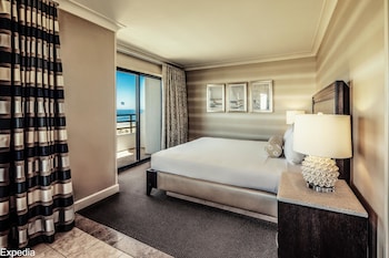 Suite, 1 King Bed, Ocean View (Driftwood, Huntington Tower)