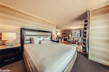 Studio Suite, 1 King Bed, Oceanfront (Huntington Tower)