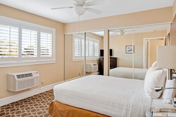 Suite, 2 Bedrooms (Garden Side, 1 King + 2 Queens)