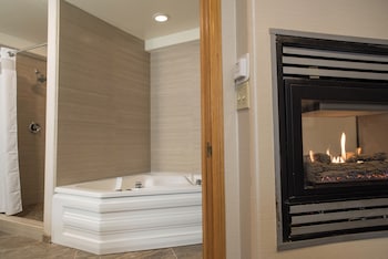 Signature Suite, Non Smoking (Roll-in Shower)