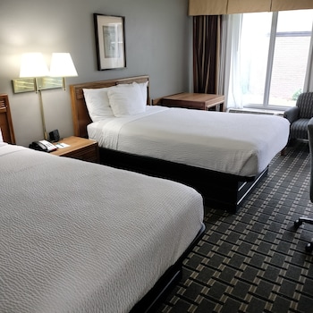 Standard Room, 2 Double Beds, Roll-in Shower, Non Smoking (Handicap Accessible)