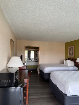 Standard Room, 2 Double Beds, Roll-in Shower, Non Smoking (Handicap Accessible)