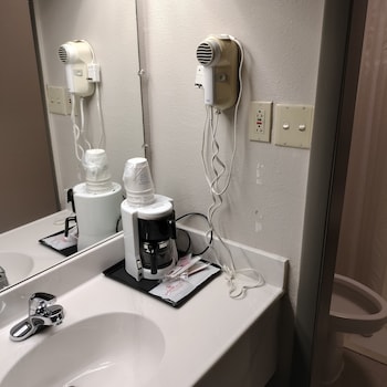 Standard Room, 2 Double Beds, Roll-in Shower, Non Smoking (Handicap Accessible)