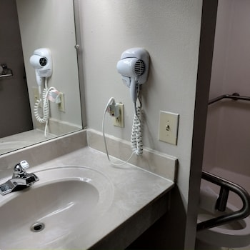 Standard Room, 1 King Bed, Roll-in Shower, Non Smoking (Handicap Accessible)