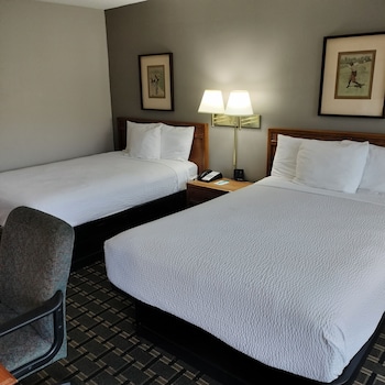 Standard Room, 2 Double Beds, Roll-in Shower, Non Smoking (Handicap Accessible)