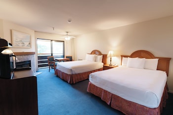 Deluxe Room, 2 Queen Beds, Fireplace