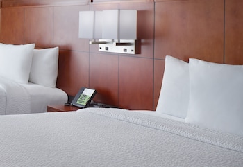 Room, 2 Queen Beds, Accessible Bathtub (Transfer Shower)