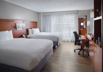 Room, 2 Queen Beds, Accessible Bathtub (Transfer Shower)