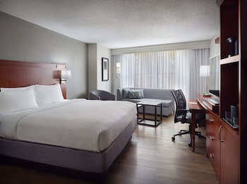 Suite, 1 Bedroom, Roll-in Shower (Transfer Shower)