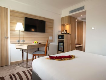 Standard room with1 double bed & sofa