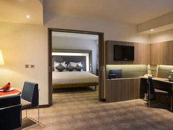 Suite, 1 King Bed with Sofa bed