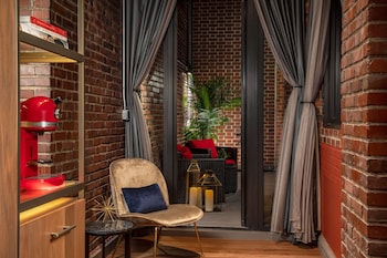 Penthouse Park Av. Jr. Suite with Terrace