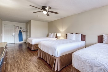 3 Queen Bed Non-Smoking