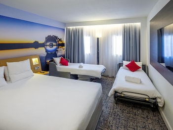 Superior room, 1 double bed and 2 single beds