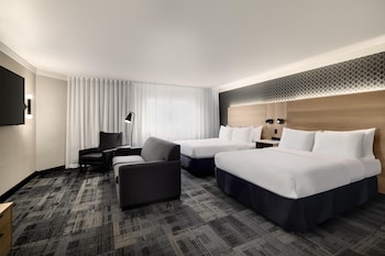 Business Room, 2 Queen Beds, Non Smoking (Larger Room;with Sofabed)