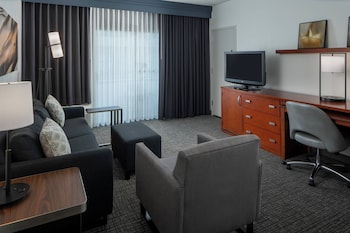 Suite, 1 Bedroom, Courtyard View