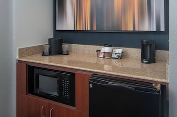 Suite, 1 Bedroom, Courtyard View