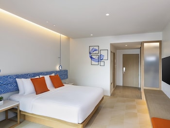Premier Room, 1 King Bed, Garden View
