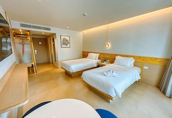 Deluxe Room, 2 Twin Beds, Garden View