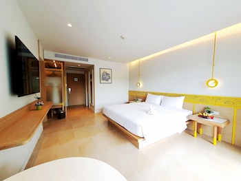 Superior Room, 1 King Bed, Garden View