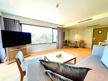 Superior Suite, 1 King Bed, Sea View