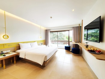 Deluxe Room, 1 King Bed, Garden View