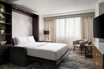 Suite (Parlor)