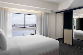 2 Bedroom Suite with 1 King Bed, 1 Queen Bed