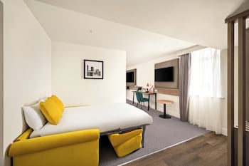 Premium Room, 1 King Bed with Sofa bed (Single Sofa)