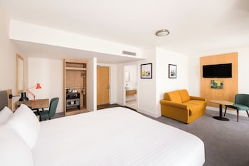 Premium Room, 1 King Bed with Sofa bed (Single Sofa)