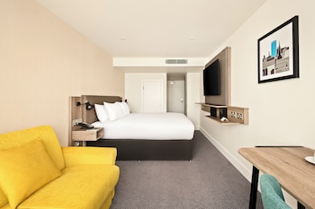 Premium Room, 1 King Bed with Sofa bed (Single Sofa)