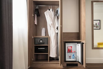 Premium Room, 1 King Bed, City View