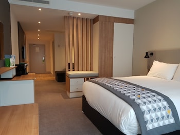 Suite, 1 King Bed with Sofa bed