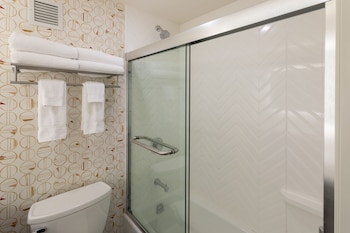 Standard Room, 2 Queen Beds