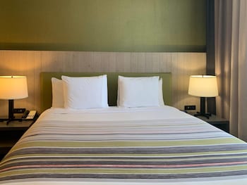 Suite, 1 King Bed, Accessible, Non Smoking