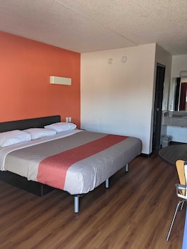 Standard Room, 1 King Bed, Smoking