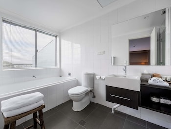 Privilege, Junior Suite, 1 King Bed, Balcony