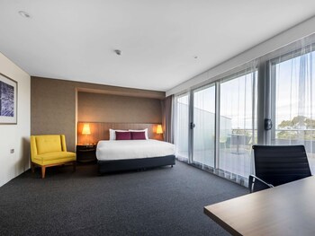 Privilege, Junior Suite, 1 King Bed, Balcony